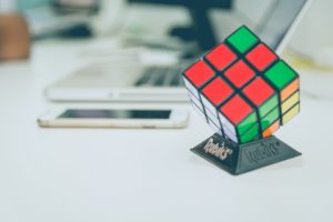 Välj Rubiks kub istället för skärmarna