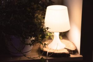 Skapa ett mysigt och spännande hem med Kartell bordslampa